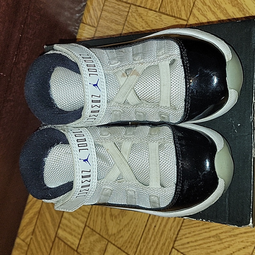 Jordan 11 Retro - Picture 2 of 9